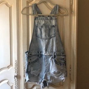 American Eagle short denim overalls